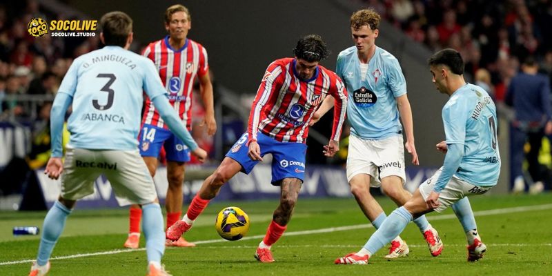 Ngôi sao Antoine Griezmann nỗ lực ghi bàn trong trận Atlético de Madrid vs Celta de Vigo